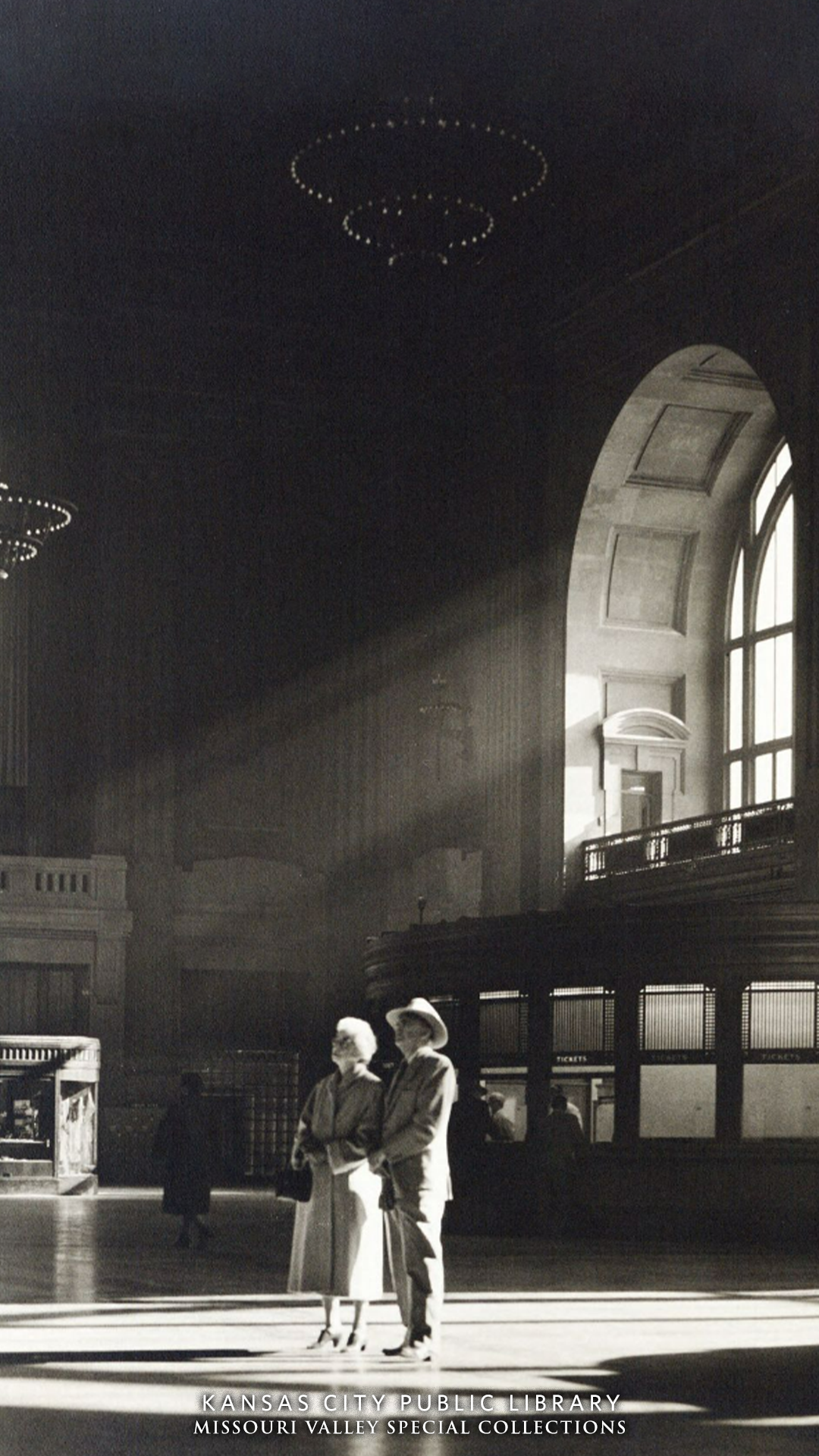 couple stands inside Unions Station