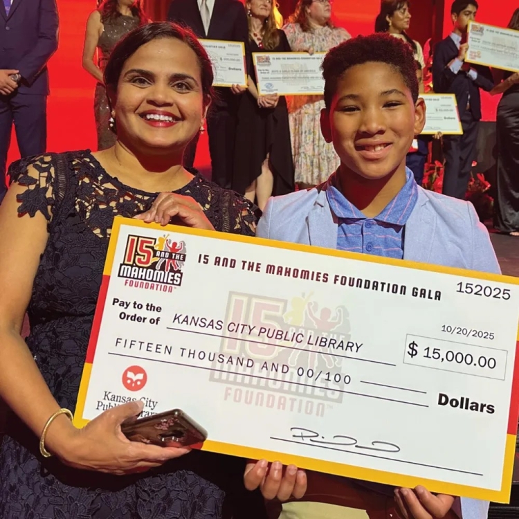 The Library’s chief operating officer, Pritha Hariharan, and her son Jai received a donation for Summer Reading 2025 from the 15 and the Mahomies Foundation.
